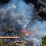 video incendii puternice de vegetatie in apropiere de atena sute de localnici evacuati pompierii au intervenit cu aeronave de stingere 6884fcb5e4e33