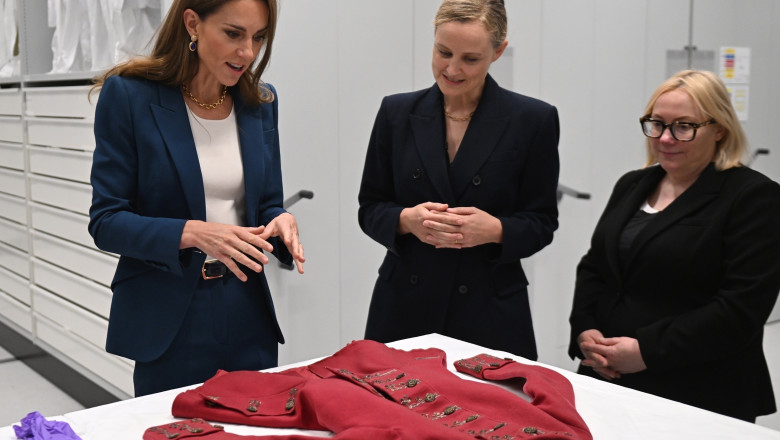 video kate middleton si a deschis expozitie intr un muzeu din londra ce piese de colectie sunt