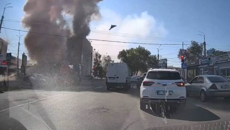 video momentul in care dronele rusesti lovesc un centru de recrutare dintr un oras ucrainean cel putin doua persoane au fost ucise 686663bd4908c 1