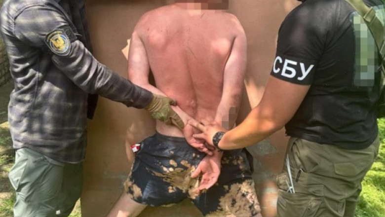 video momentul in care un agent fsb care pregatea un atac terorist dublu este arestat de serviciului de securitate al ucrainei 6884dcbd35ce4