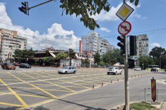 video o recenta interdictie impusa intr o mare intersectie din iasi a creat coruri de claxoane nervoase ale soferilor multi nu observa noile semne 6878e8b54e15b