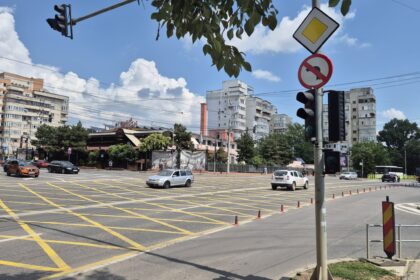 video o recenta interdictie impusa intr o mare intersectie din iasi a creat coruri de claxoane nervoase ale soferilor multi nu observa noile semne 6878e8b54e15b