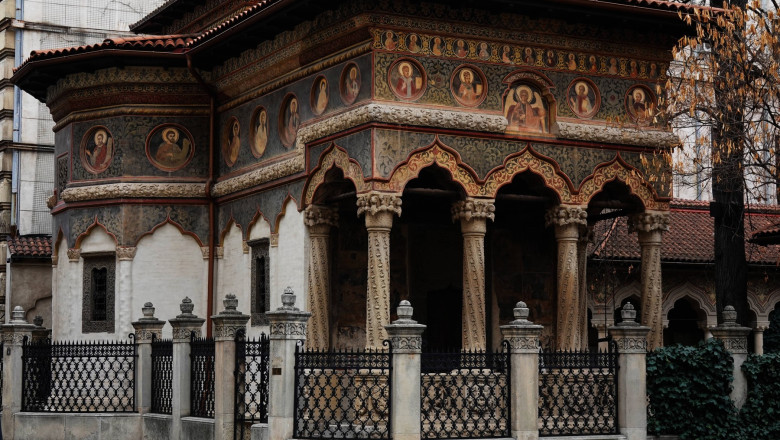 video o ucraineanca a fost retinuta dupa ce a fost filmata in timp ce fura dintr o biserica din bucuresti 686e8615a7d59