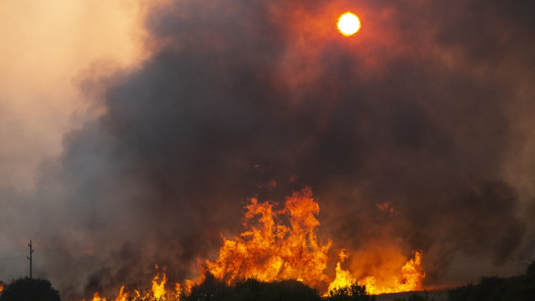 video romania trimite un elicopter black hawk in bulgaria sunt peste 100 de incendii de vegetatie in tara vecina 688724ad0045d