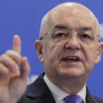 video sporul de stat pe scaun reaprinde conflictul dintre emil boc si consilierii usr la cluj napoca 688bc21a9f17f