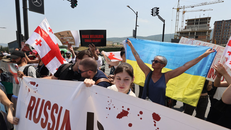 video steagul rusiei ars in georgia porcilor nu sunteti bineveniti aici astazi sunt artificii maine vor fi rachete grad 6886566cbfa6c