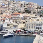 video turistii israelieni aflati pe o nava de croaziera intampinati pe insula greceasca syros cu proteste fata de razboiul din gaza 688079a9d4179