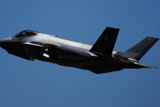 video un avion f 35 al marinei sua s a prabusit in california pilotul a reusit sa se catapulteze in siguranta 688b166f39f39