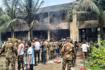 video un avion militar de antrenament s a prabusit intr un campus scolar din bangladesh cel putin o persoana si a pierdut viata 687e16a47ed66