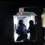 video un nou caz de violenta domestica in dolj mascatii au intrat in casa agresorului dupa ce o femeie a fost amenintata cu un pistol 6873df8ddbd3c