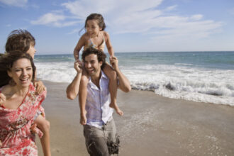 video varf de sezon pe litoral cat costa o zi de plaja la eforie nord in cursul saptamanii barman vanzarile au scazut drastic 688b579239865