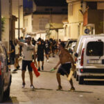 video violente anti imigranti intr un oras din spania zeci de tineri ultrasi au iesit in strada localitatea e in stare de alerta 6873d2f66d7ec