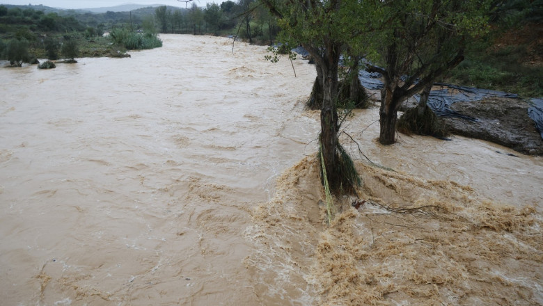 video vreme extrema in spania cod rosu si portocaliu de furtuni mai multe zone se confrunta cu inundatii puternice 688397ff4997a