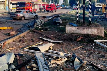 videofoto bomba de 500 de kg lansata de rusi asupra unei piete din donetk 2 morti zeci de raniti 50 de magazine si 300 de apartamente avariate 68788b52250a4