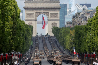 videofoto parada militara de ziua frantei organizata ca o veritabila operatiune militara tara care a fost invitata de onoare din acest an 6874f0e2e1720