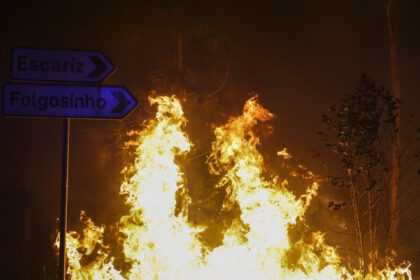 videofoto portugalia in stare de alerta din cauza celor 17 incendii de padure majore care afecteaza tara mai multi raniti inclusiv pompieri 6889b29423c14