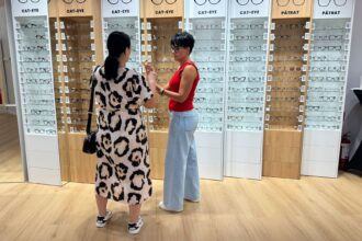 videt pariaza pe iasi cel mai mare showroom de optica din moldova deschis in palas mall dupa o investitie de 300 000 de euro 686f065aaae7b
