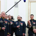 vladimir putin acorda titlul de erou al rusiei unuimacelar care si a condus trupele intr un masacru controversatul general ahmedov 68714b293f638