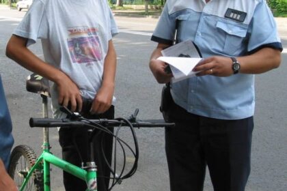 130 de sanctiuni aplicate biciclistilor si trotinetistilor ieseni actiuni ale politiei pentru prevenirea accidentelor 688d584596838