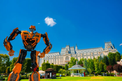 14 roboti gigant transforma gradina palas intr un teritoriu fascinant odata cu expozitia transform robots alive 6896046867d8d