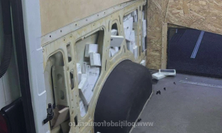 200 de telefoane mobile gasite in peretii unui autobuz inmatriculat in ucraina valorau de 14 ori mai mult decat vehiculul 68ac87887a06f