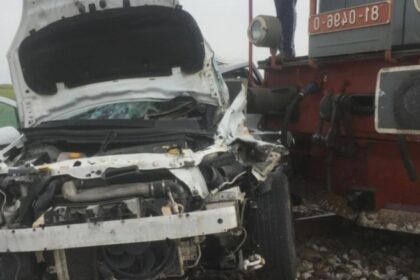 accident feroviar grav in judetul hunedoara trei barbati au fost raniti dupa ce o autoutilitara a fost lovita de tren 68b00dbced84d