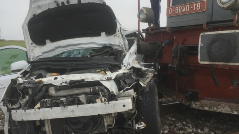accident feroviar grav in judetul hunedoara trei barbati au fost raniti dupa ce o autoutilitara a fost lovita de tren 68b00dbced84d