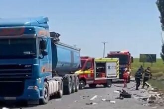 accident grav la targu frumos doua persoane incarcerate o masina a luat foc 689db9ff1499b