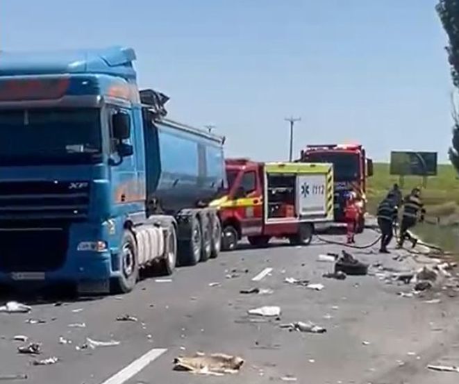 accident grav la targu frumos doua persoane incarcerate o masina a luat foc 689db9ff1499b