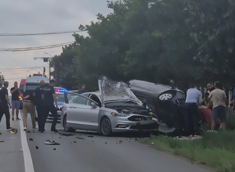 accident rutier la tomesti pe dn28 trei persoane implicate 68a9604436c1c