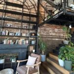 acesta este singurul loc din oras unde iti poti savura cafeaua ca la paris aici clientii sunt aceiasi de ani de zile 688d4a6cdc63a