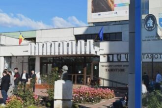 admitere tuiasi septembrie 2025 peste 1 000 de locuri la licenta master si doctorat 68a6eaf35b764