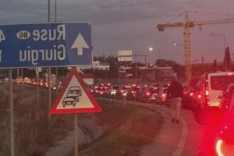 aglomeratie pe podul prieteniei la intrarea in bulgaria cozi kilometrice la primele ore ale diminetii ce rute alternative recomanda centrul infotrafic 68a9613e928fa