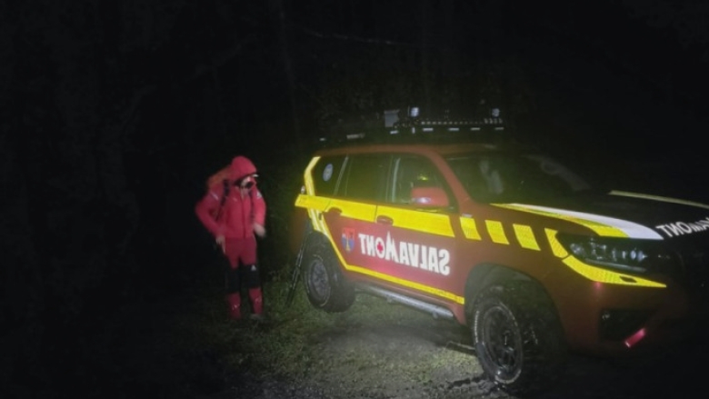 alerta in muntii rodnei 11 turisti dintre care sapte copii s au ratacit pe traseu salvamontistii intervin in conditii dificile 68a0f582346a4