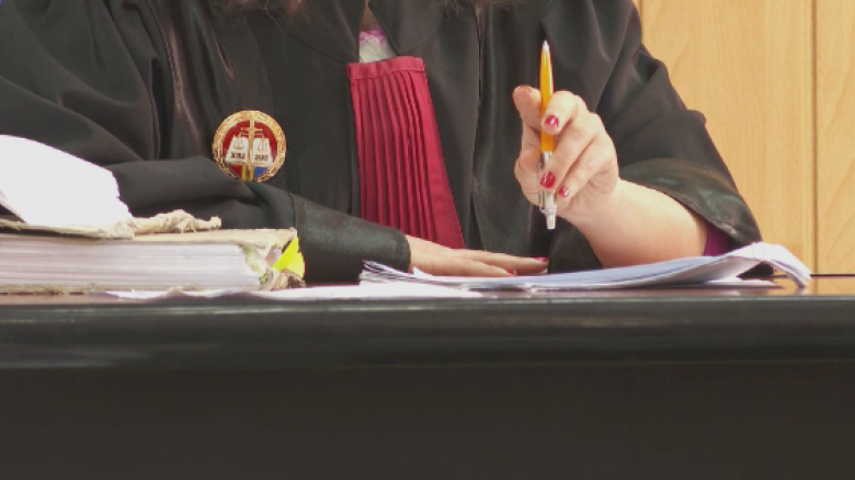 amenintarile au functionat surse magistratii aflati acum in greva ar fi obtinut inca 5 la pensie de la ilie bolojan 68af30ee2908c