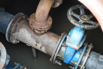 apa menajera a inceput sa fie distribuita oamenilor din brosteni precizarile presedintelui consiliului judetean suceava 688c71d0f1053