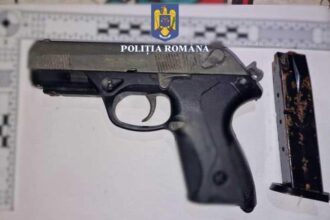 arme neletale si droguri descoperite in urma unei perchezitii la un tanar din judetul timis 689df9da1895a