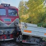 autoutilitara lovita de tren in localitatea zam din judetul hunedoara trei barbati dusi la spital 68b01c329880c