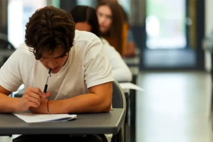 bacalaureat 2025 sesiunea august incep probele scrise aproape 1 000 de candidati din judetul iasi inscrisi la examen 6899379e83a75