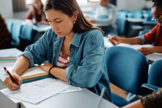 bacalaureat sesiunea august peste 500 de candidati din iasi au sustinut proba la matematica sau istorie 689b382688356