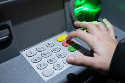 bancile din grecia renunta la comisioanele pentru retragerile de numerar de la atm uri pentru detinatorii eleni de carduri 68999787d3191