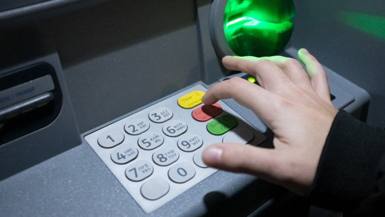 bancile din grecia renunta la comisioanele pentru retragerile de numerar de la atm uri pentru detinatorii eleni de carduri 68999787d3191