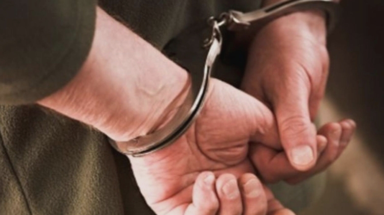 barbat arestat preventiv pentru ultraj judiciar dupa ce si a lovit avocatul motivul nu l a reprezentat corespunzator 68a8ced3405f1