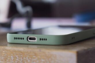 barbat prins dupa ce a furat un telefon si a accesat aplicatii bancare efectuand retrageri de bani plati si transferuri 68a420760d250 1