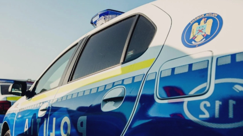 barbat prins in timp ce schingiuia o pisica intr o ghena de gunoi animalul a murit iar individul a ajuns in arest 68a95eb0b176a