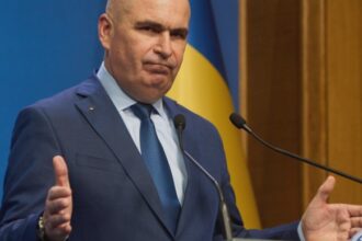 bolojan simbolul austeritatii intr un interviu pentru bloomberg urmatoarele sase luni sunt cruciale am fi avut un colaps total 689f423330e7f