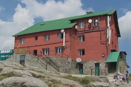 cabana babele a fost scoasa la vanzare cat costa unul dintre cele mai cunoscute simboluri ale bucegilor 68a5ada0647f0