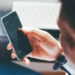 cadou otravit a daruit telefonul gasit intr un microbuz nepotului iar acesta l a folosit pentru furt bancar 6891577bc6f32