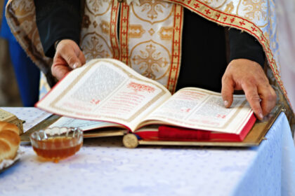 calendar ortodox luna august 2025 trei sarbatori importante sunt mentionate cu cruce rosie care este semnificatia praznicelor 688c5f26461d1