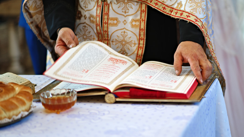 calendar ortodox luna august 2025 trei sarbatori importante sunt mentionate cu cruce rosie care este semnificatia praznicelor 688c5f26461d1